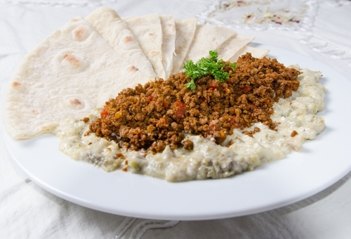 Good meal hunting sultans kitchen turkish beef kebab with eggplant yogurt puree 01